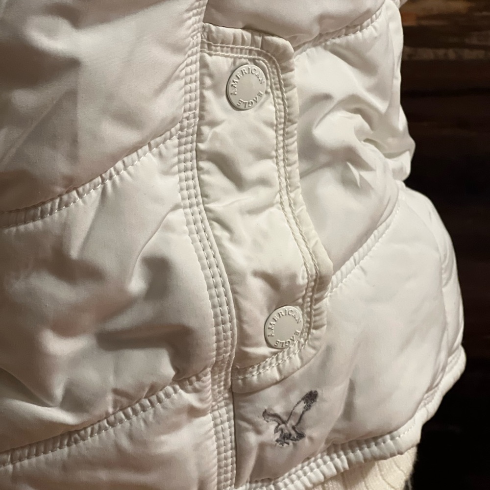 NWOT,, American Eagle, not worn, no tag, winter white, winter vest, - Picture 5 of 16